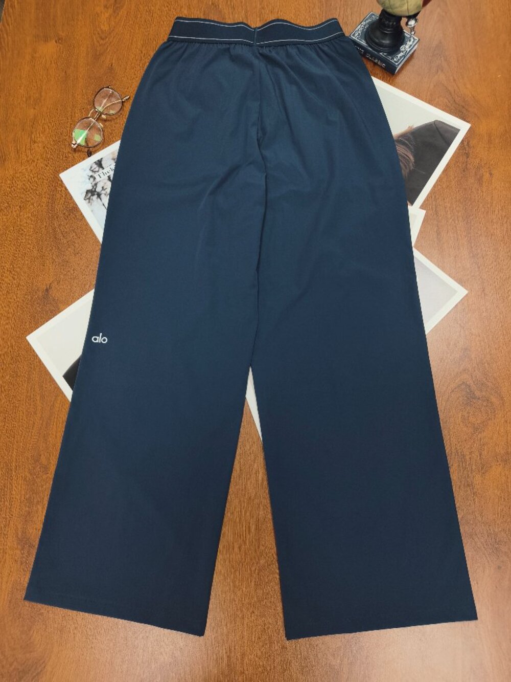Authentic ALO Yoga Pants Navy Blue XS-M | Everyday Essential (Regular)💙🍨 - Picture 4 of 8